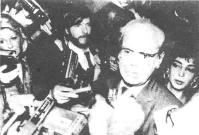 1990������Ϲ����鳤H.P.�¿����Ƕ�Ϊ�˱��⺣��ս����ά�������ƽ�����ߵ�ͣ