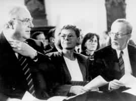 ����¹�����H.�ƶ��������¹�����L.��÷�밣(��)��������ͬ�£��ڰ��ֽ�������ݣ���ף����ͳһ(1990��11��3��)