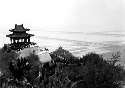 ֣�ݻƺӴ��ţ�����Ϊ��ɽ�羰����