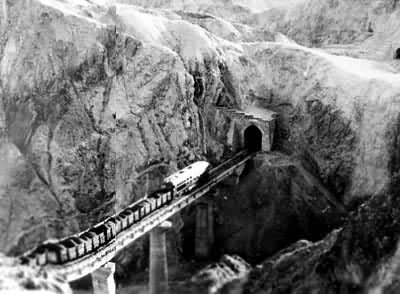 �������ľ����������ɽ��·����