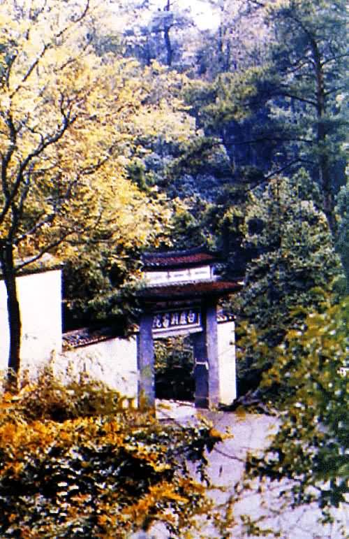 ����®ɽ��¹����Ժ