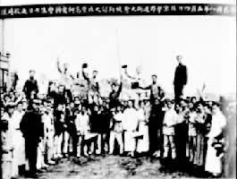 ������У����ѧ�����ͷ�Уʱ�ܵ����һ�ӭ