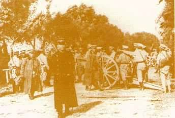 1911年武昌起义时，武昌城外革命军炮队隔江攻击敌军