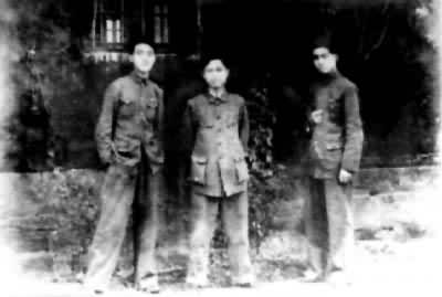 曹禺(中)1940年春在江安国立戏剧专科学校