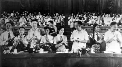  ���ᡢ�����ĭ�����ͽ��ڵڶ��조�Ĵ��ᡱ��Ļʽ��ϯ̨��(������)