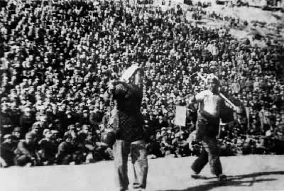  1943��³Ѹ����ѧԺ���Ӱ��㳡ΪȺ���ݳ������