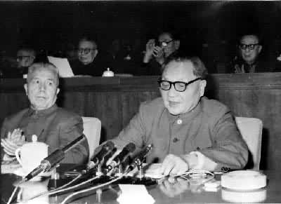 �ڵ��ĴΡ��Ĵ��ᡱ�ϵ�Сƽ�����й�����������ίԱ�ᡢ����Ժ������ף��